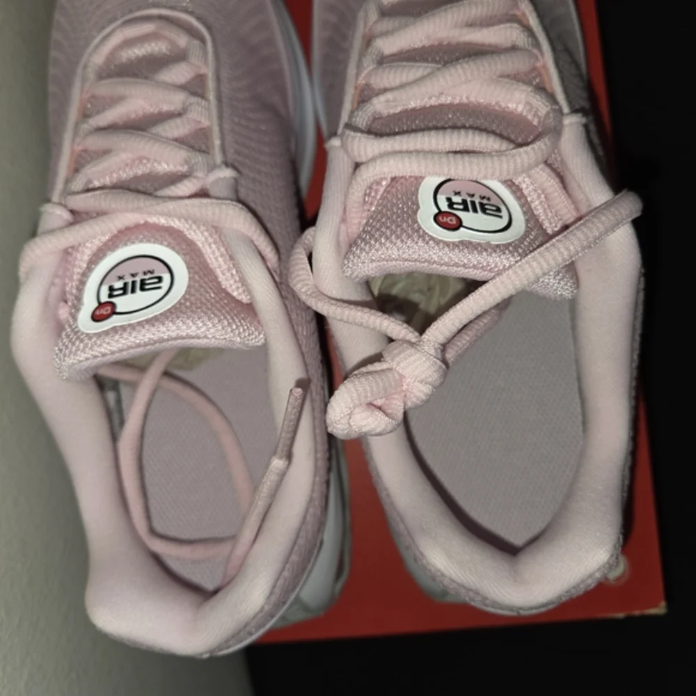 Nike Airmax DN Pink/ Gray running Shoes size 6y = 7.5‎ womens conversion
